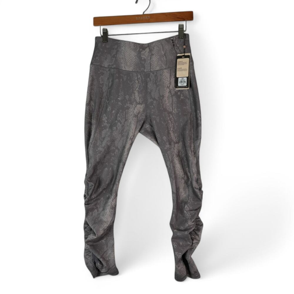 Calia Carrie Underwood Leggings Womens M Ruched Capri Shark Python High Rise New